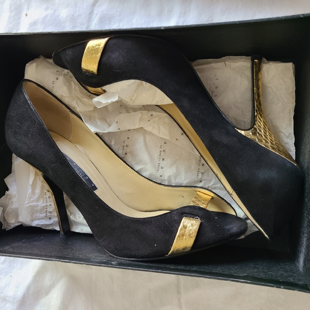 Laundry black suede size 8.5 open toe heels
